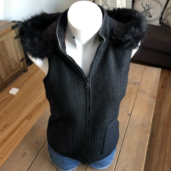 RW&CO. Black Warm Hooded Vest in Black - XS - Picture 4 of 16